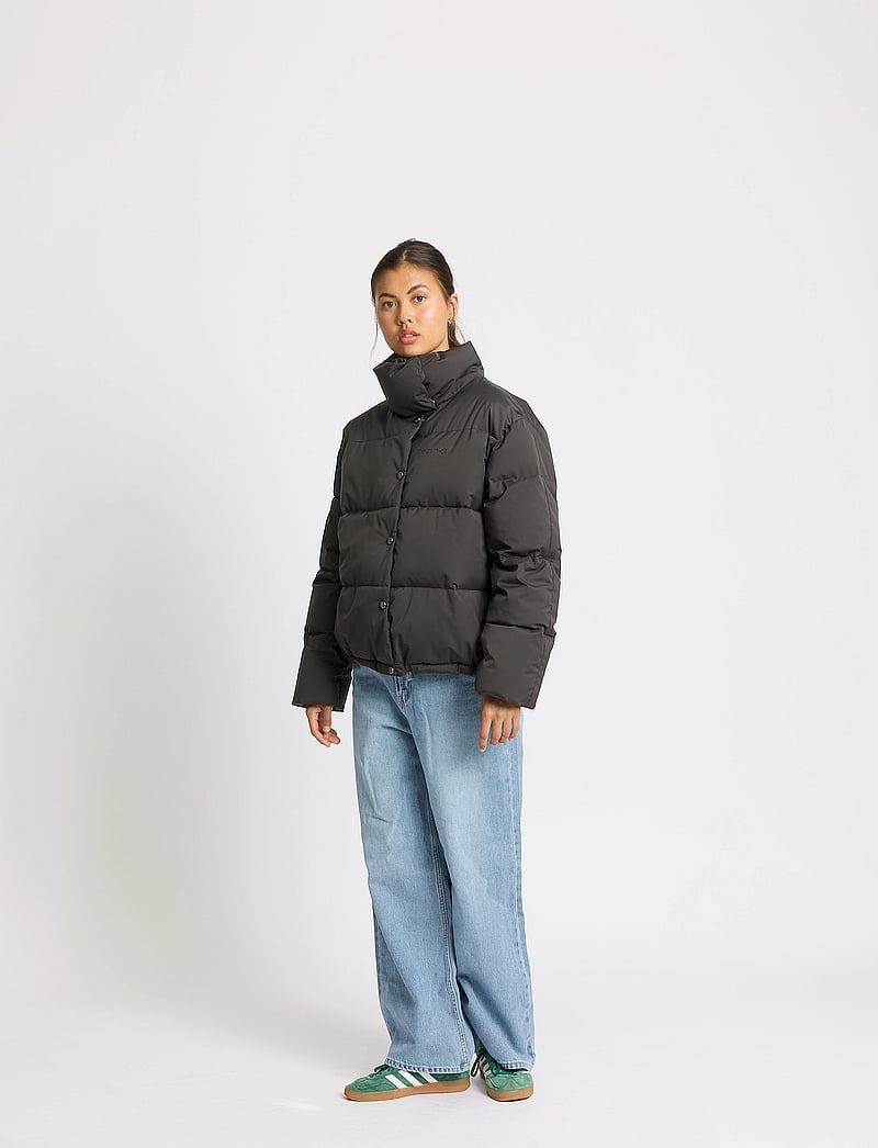 Rethinkit Studios - Puffer Boxi Jacket SHELTER - gewatteerde jassen - almost black - 0