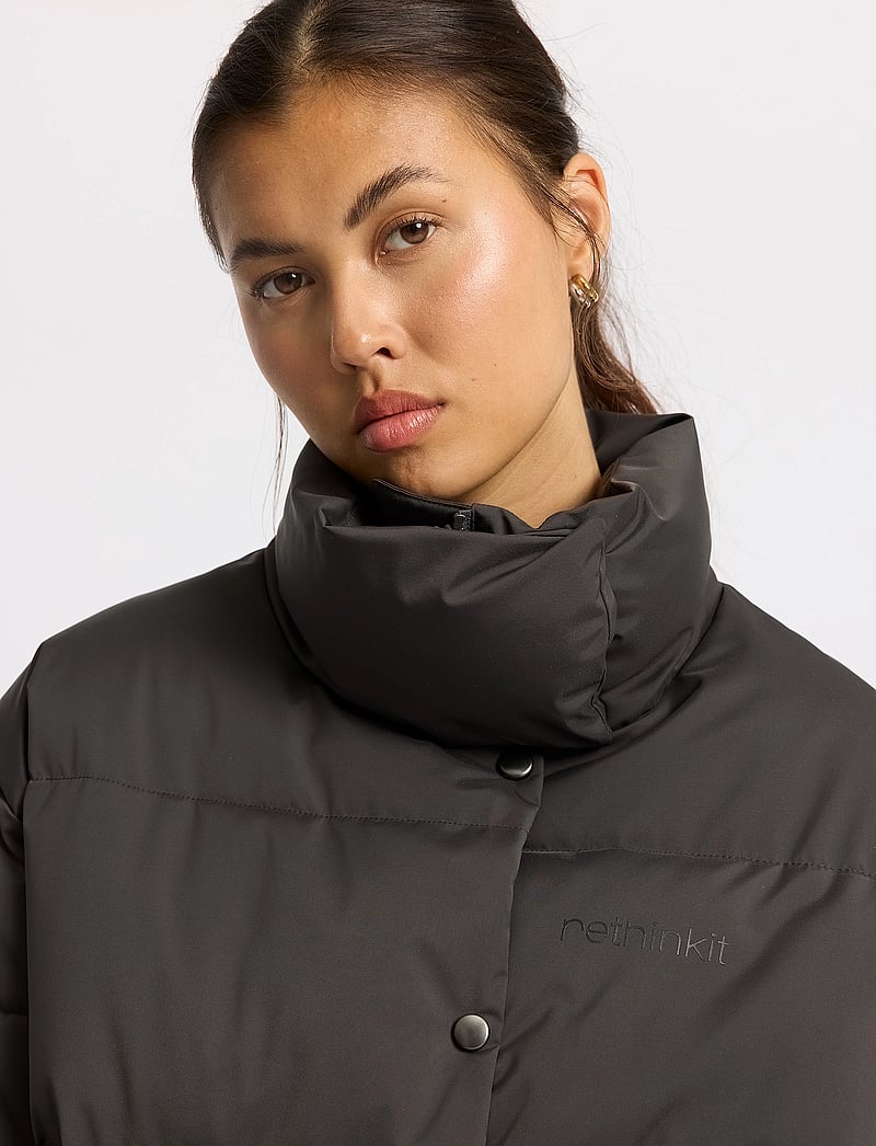Rethinkit Studios - Puffer Boxi Jacket SHELTER - gewatteerde jassen - almost black - 3
