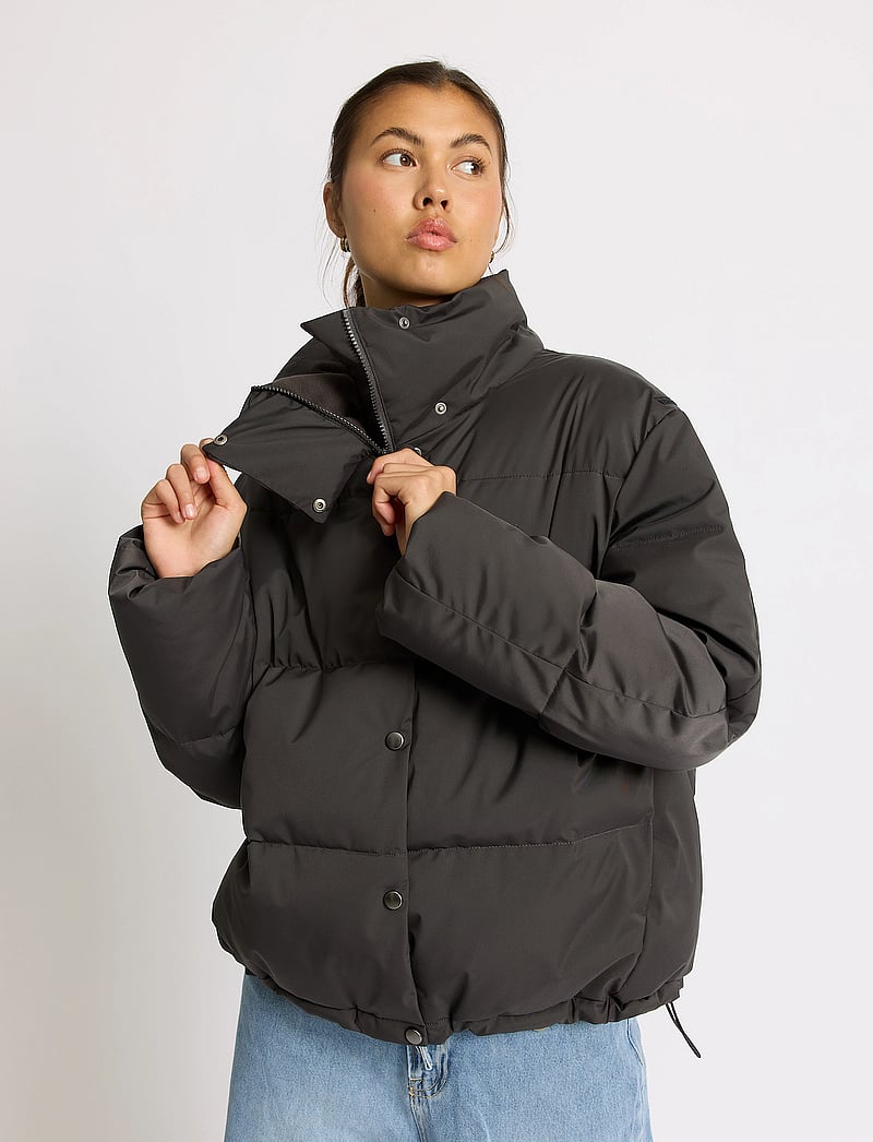 Rethinkit Studios - Puffer Boxi Jacket SHELTER - gewatteerde jassen - almost black - 5