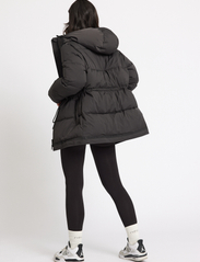 Rethinkit - Puffer Jacket SHELTER - ziemas jakas - almost black - 3