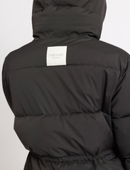 Rethinkit - Puffer Jacket SHELTER - vinterjakker - almost black - 6