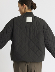 Rethinkit - Quilted Bomber Jacket Latté - light jackets - almost black - 6