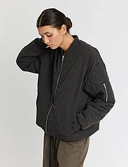 Rethinkit - Quilted Bomber Jacket Latté - light jackets - almost black - 7