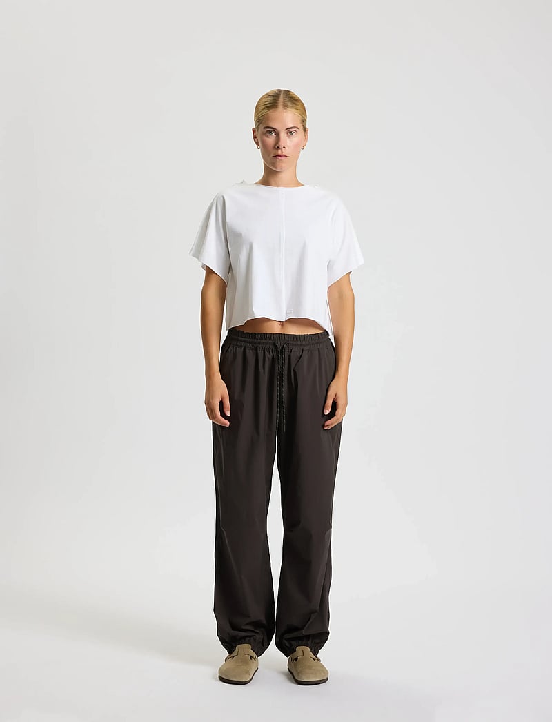 Rethinkit Studios - Track Loose Pants Palma - träningsbyxor - almost black - 0