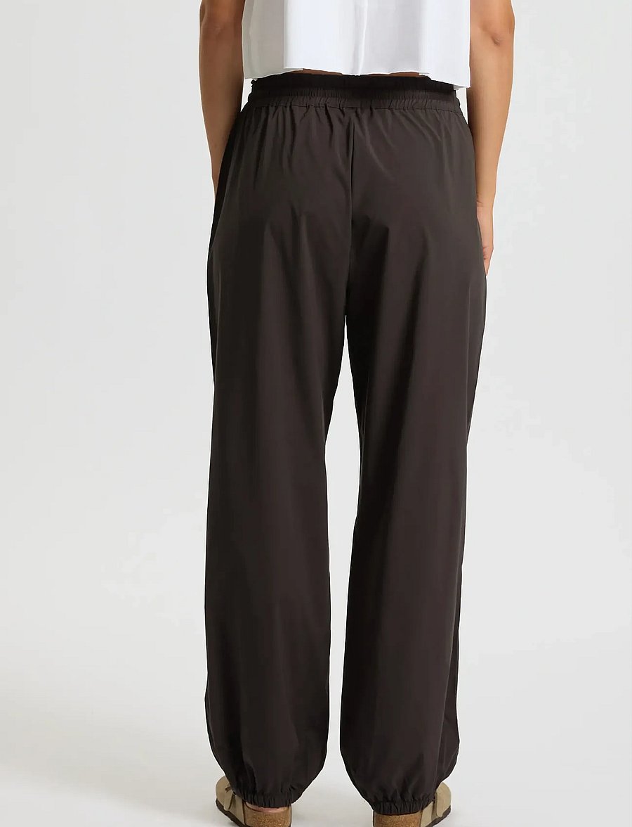 Rethinkit Studios - Track Loose Pants Palma - träningsbyxor - almost black - 4