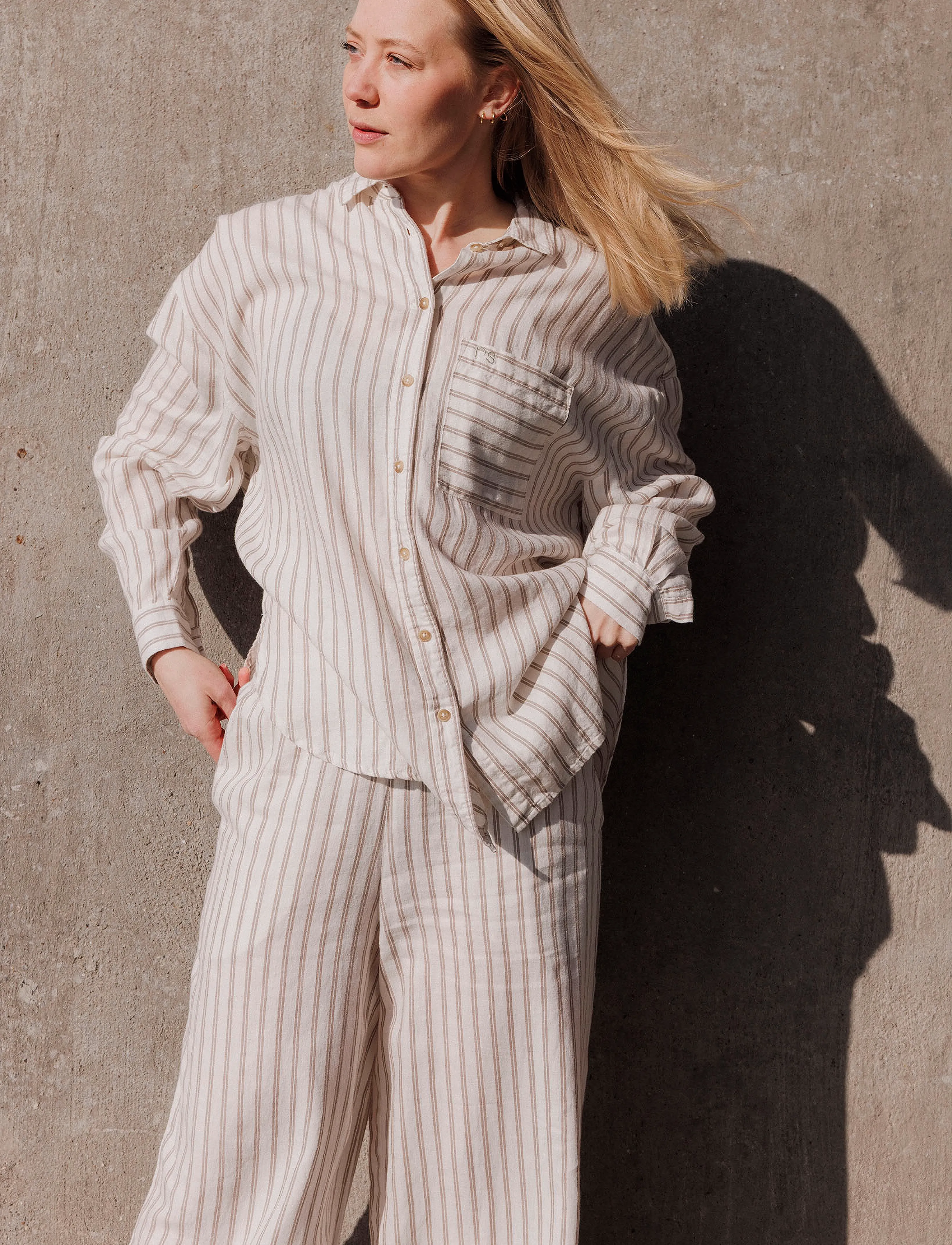 Rethinkit Studios - Striped pants PJ - vabaajapüksid - warm grey stripe - 2