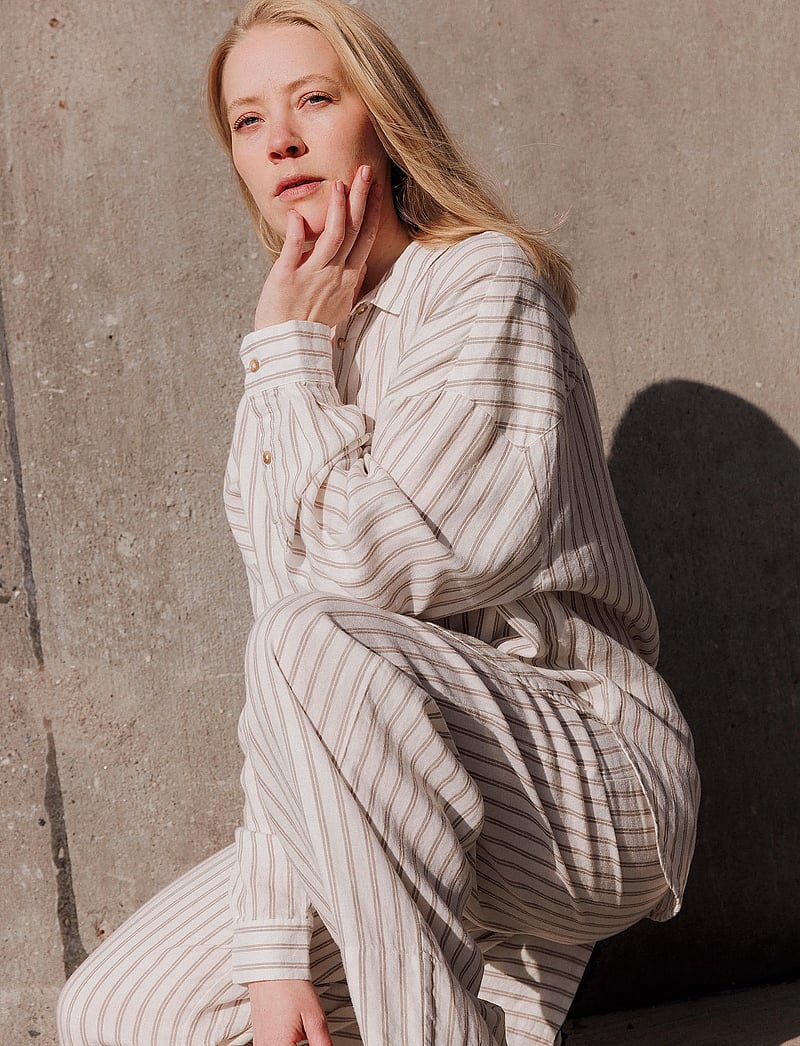 Rethinkit Studios - Striped pants PJ - casual byxor - warm grey stripe - 3