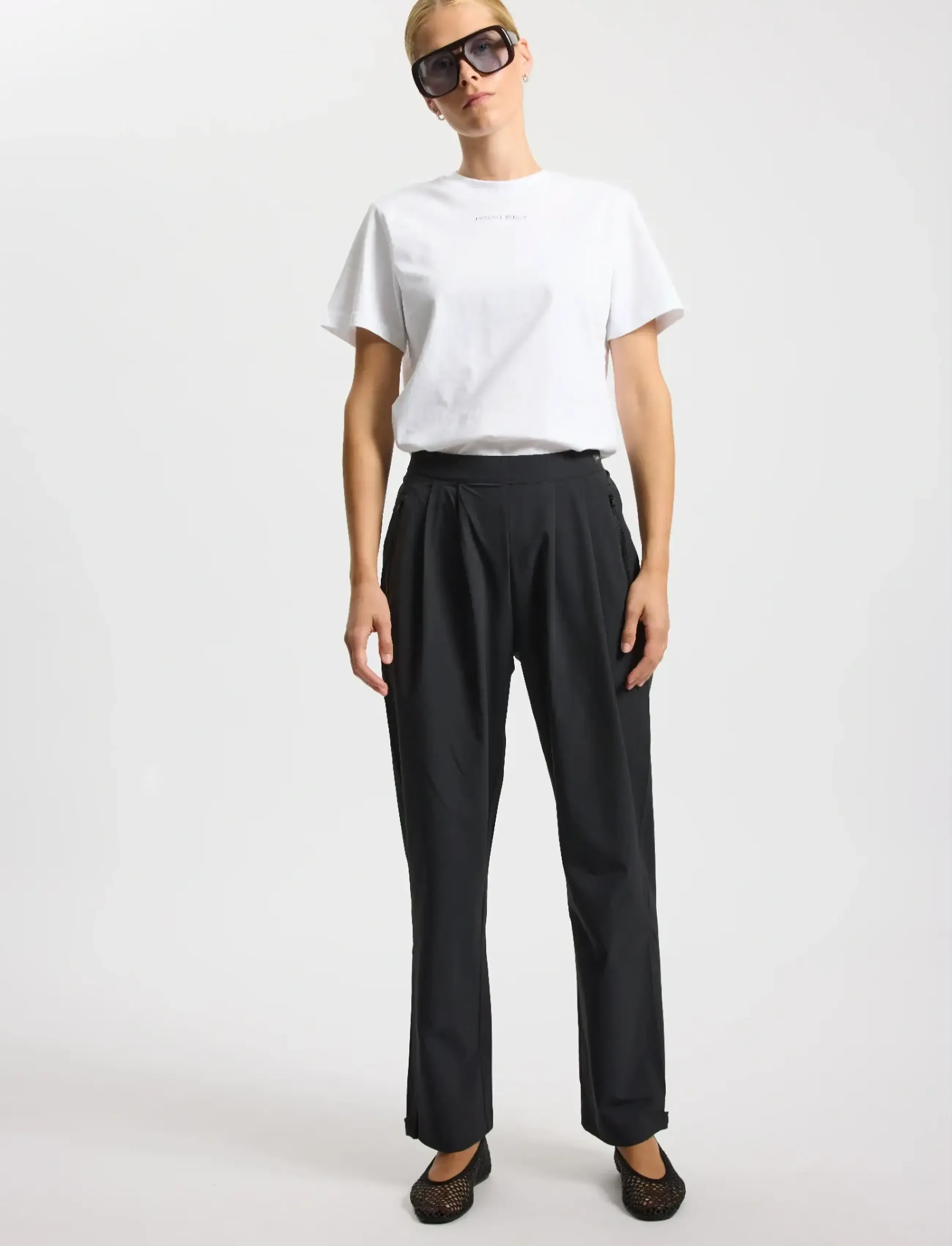 Rethinkit Studios - Soft Woven Track Pants Stroll - sports pants - black - 4