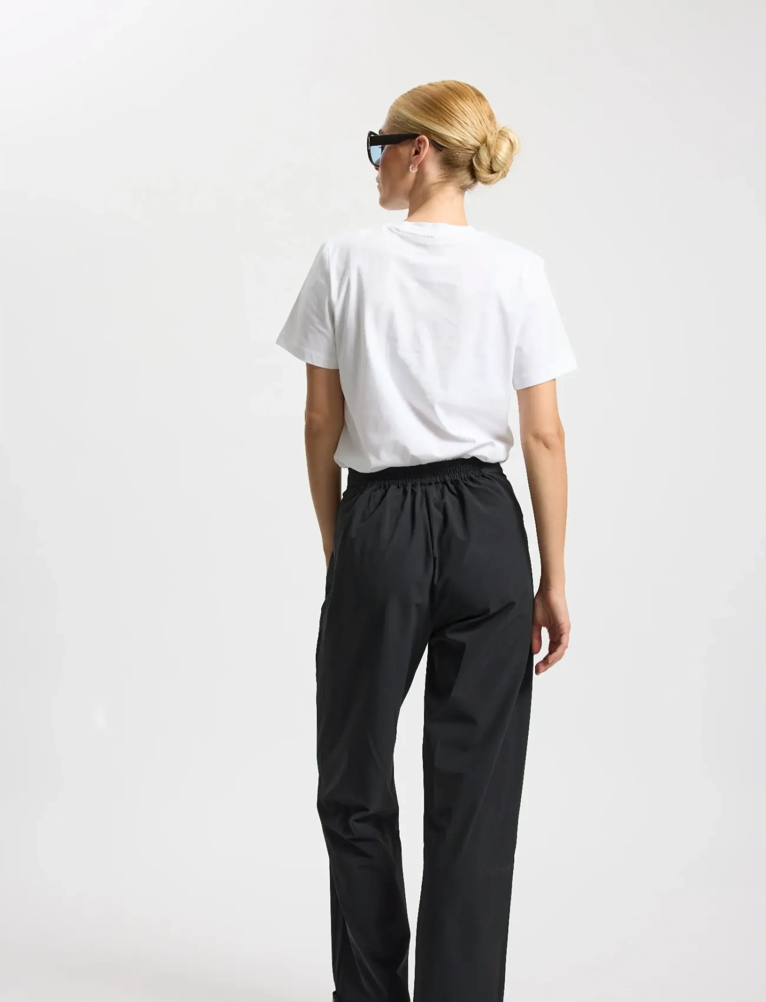 Rethinkit Studios - Soft Woven Track Pants Stroll - sports pants - black - 5