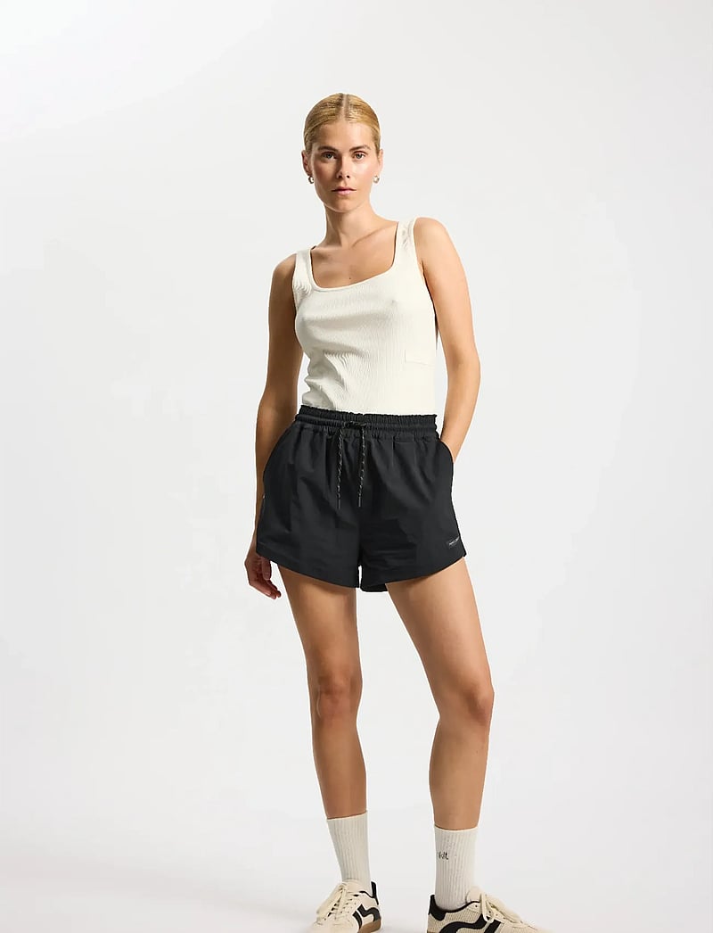 Rethinkit Studios - Track Shorts Petra Stroll - chaussures de course - black - 5