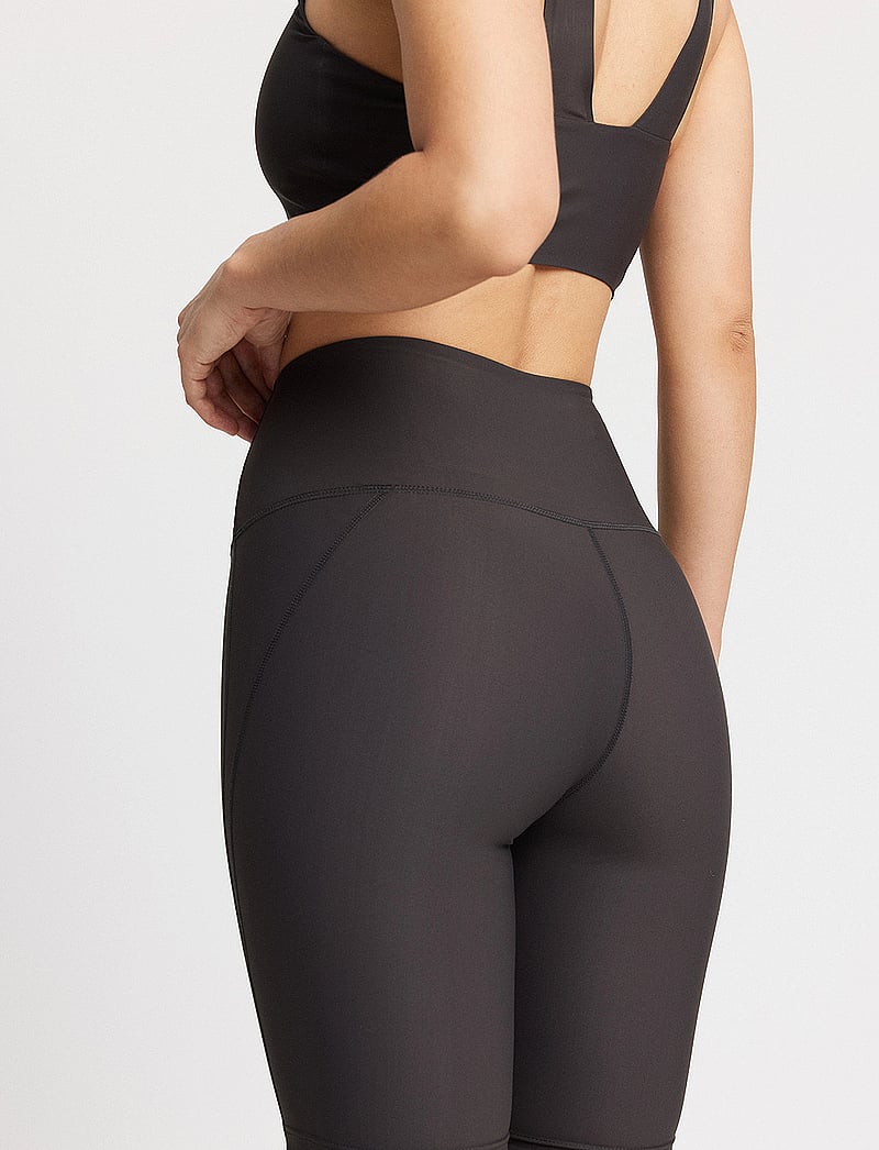 Rethinkit Studios - Bike Shorts Gigi - trainingstights - almost black - 3