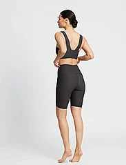 Rethinkit - Bike Shorts Gigi - sportiska stila šorti - almost black - 8