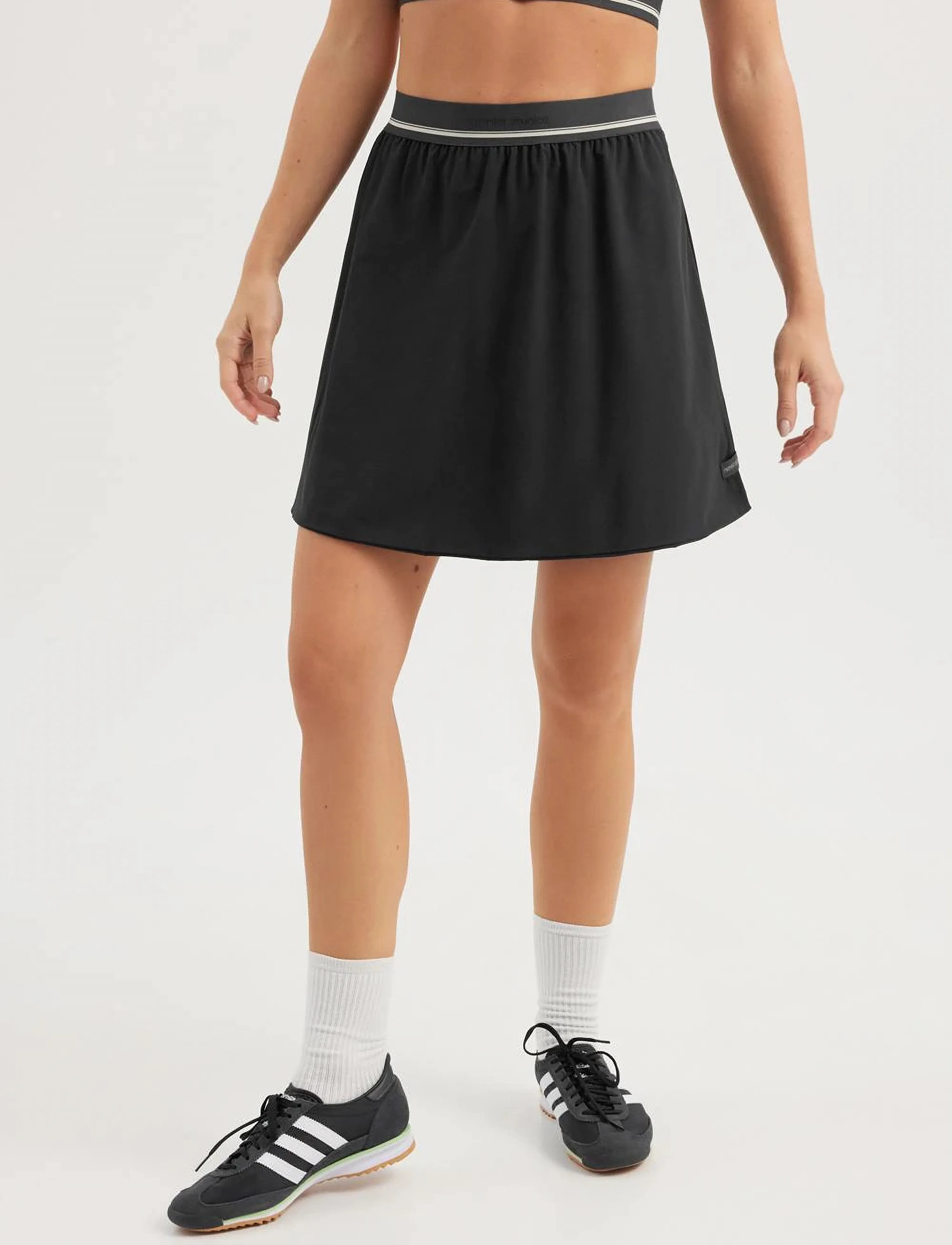 Rethinkit Studios Soft woven skirt Stroll - Sportkjolar - BLACK / black