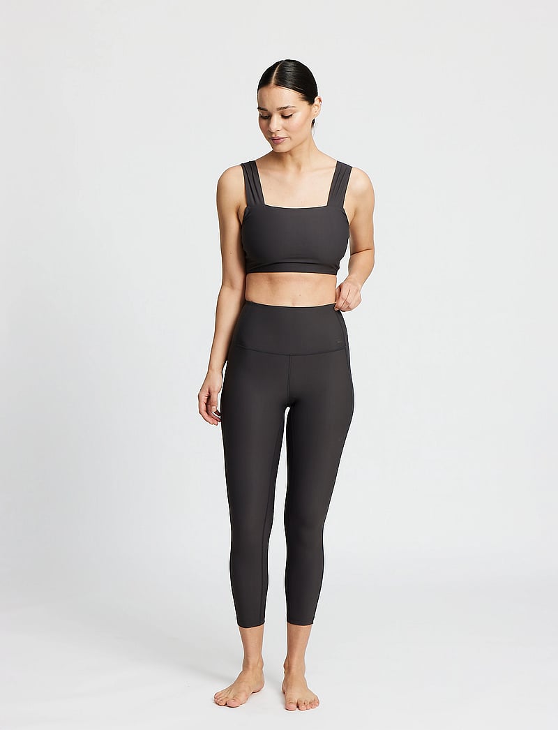 Rethinkit Studios - Telma Top crop wide straps - Õlapaeltega pluusid - almost black - 3