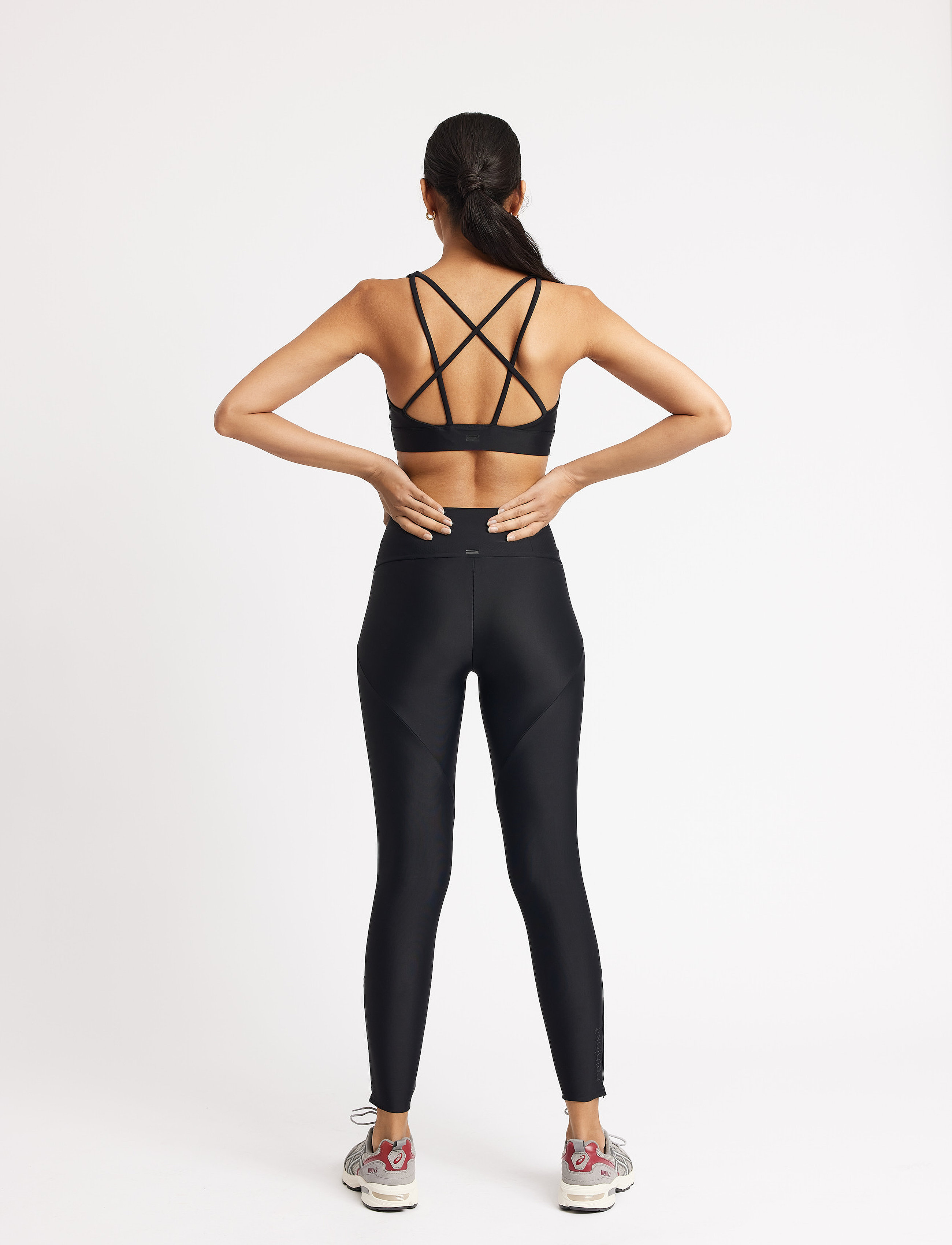 Rethinkit Studios - Sports Bra Multi Cross Seville - medium støtte - black - 3
