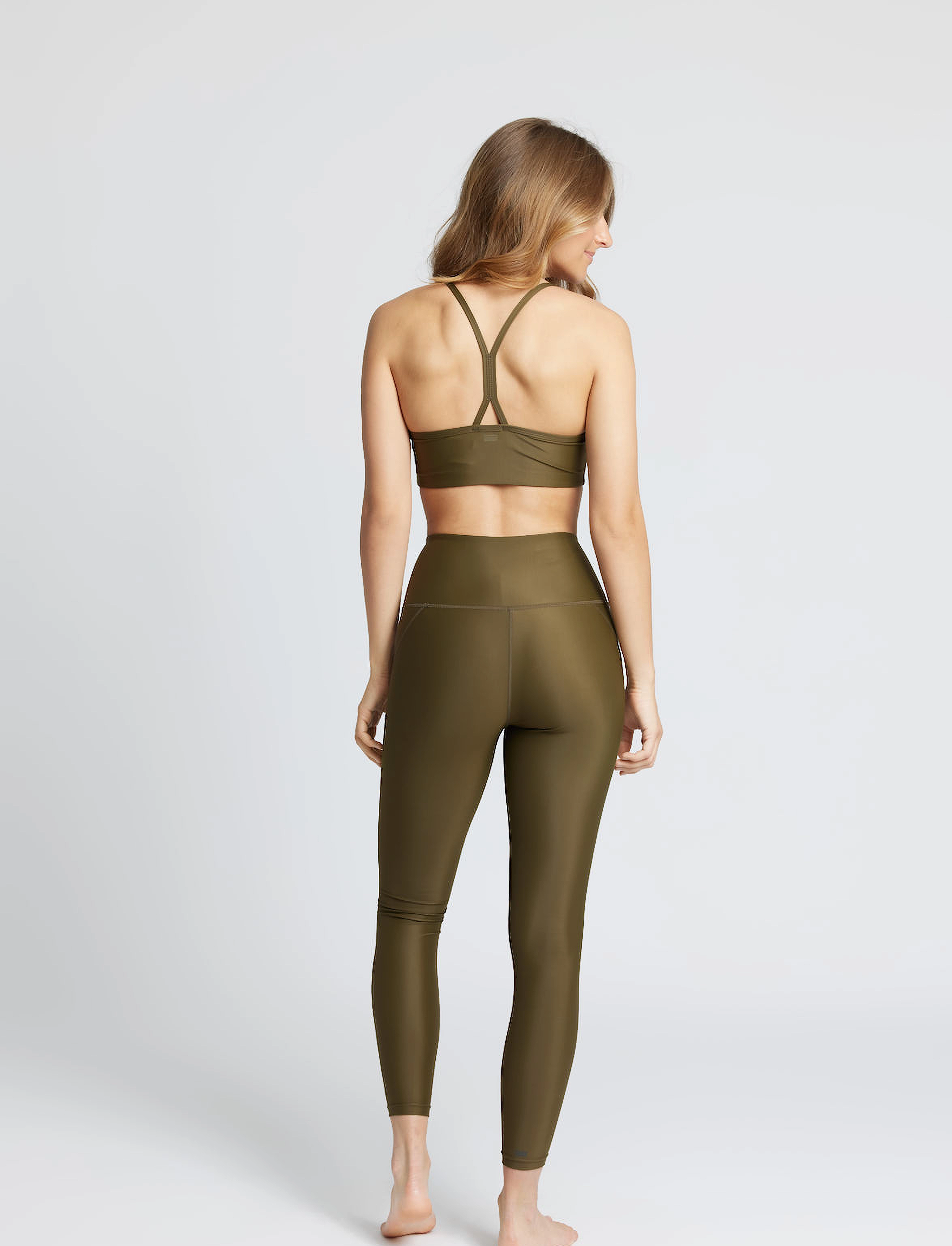 Rethinkit Studios - Sally Sports Bra Shine - deep olive - 3