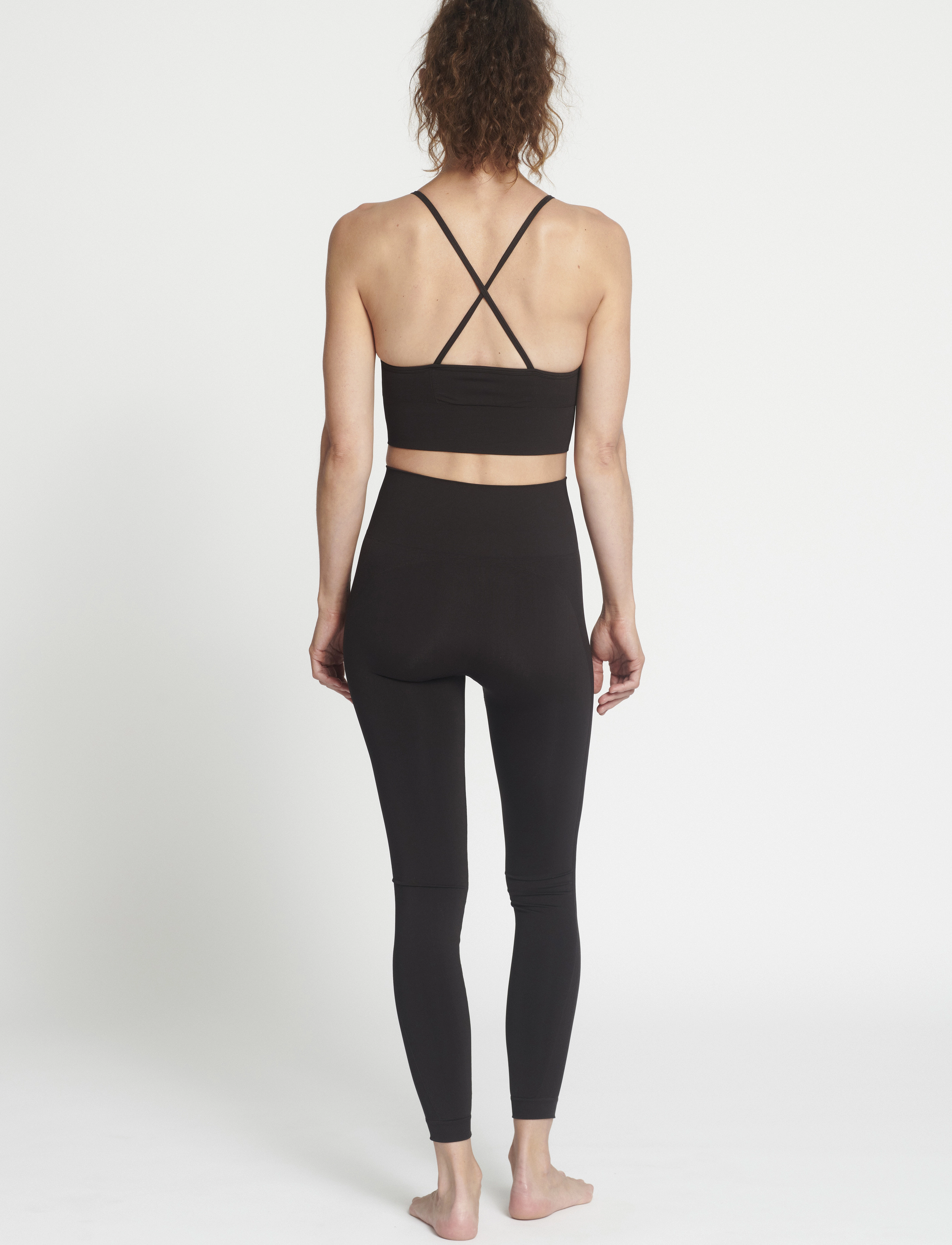 Rethinkit Studios - Hilde Seamless sports bra - mittlerer halt - almost black - 3