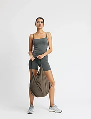 Rethinkit - Maggi Gym Bag - sportiniai krepšiai - dark brown - 2