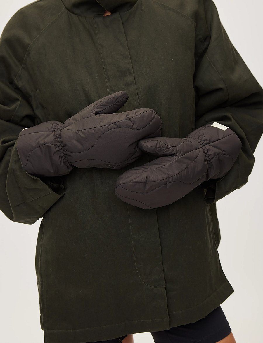 Rethinkit Studios - Quilted Mittens Field Country - tumvantar - almost black - 3