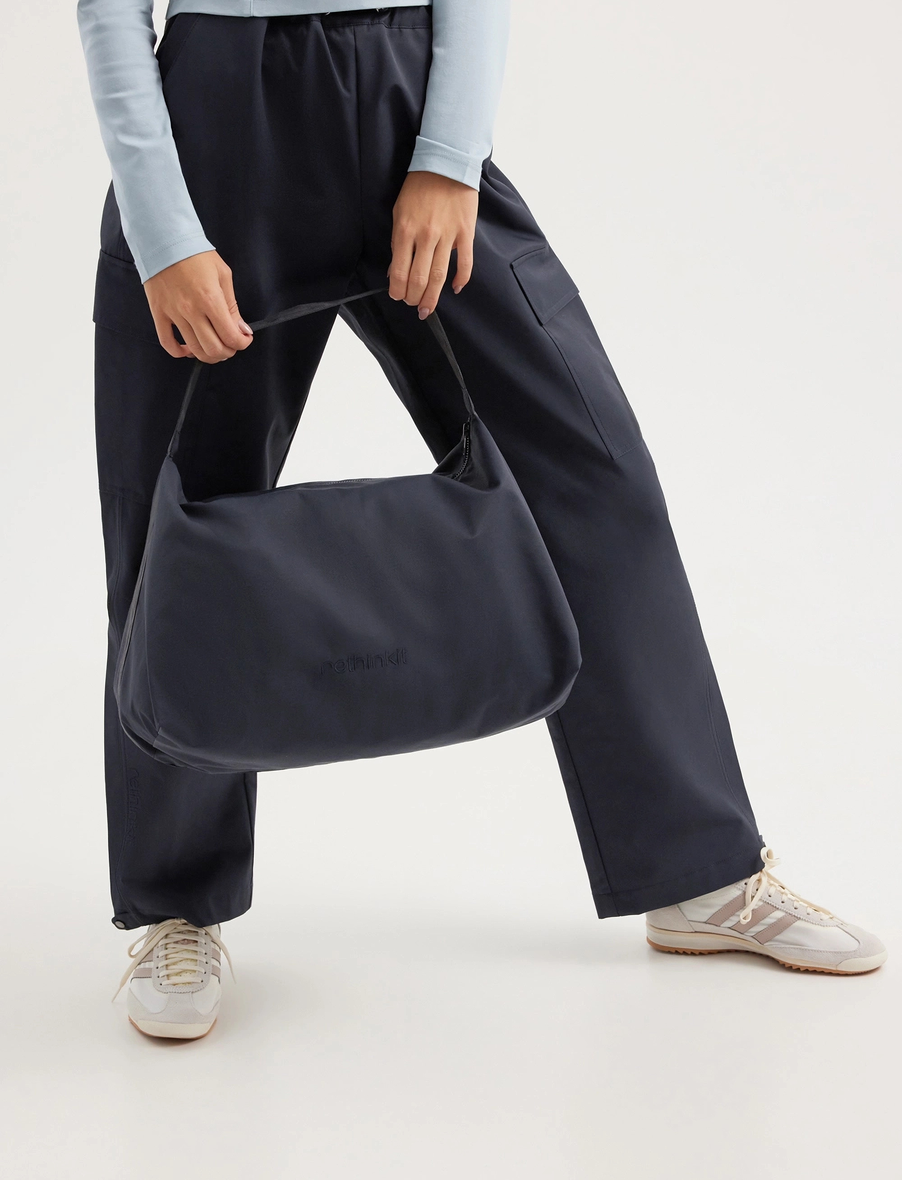 Rethinkit Studios Triangle Tote Bag Cloud, One Size, Navy, Sport Training Bags > Sport Crossbody Bags, Dame