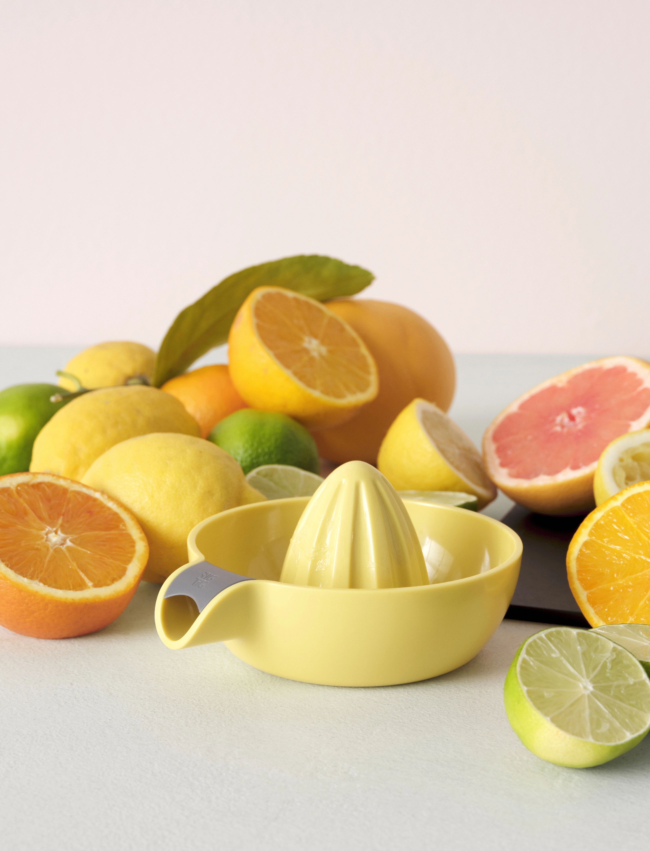 RIG-TIG Juicy Citruspresser Yellow, 12X14.4X7 cm, Presses, Gelb - Citrus Homeware