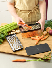RIG-TIG - Grate-it grater with container - graters - black - 2