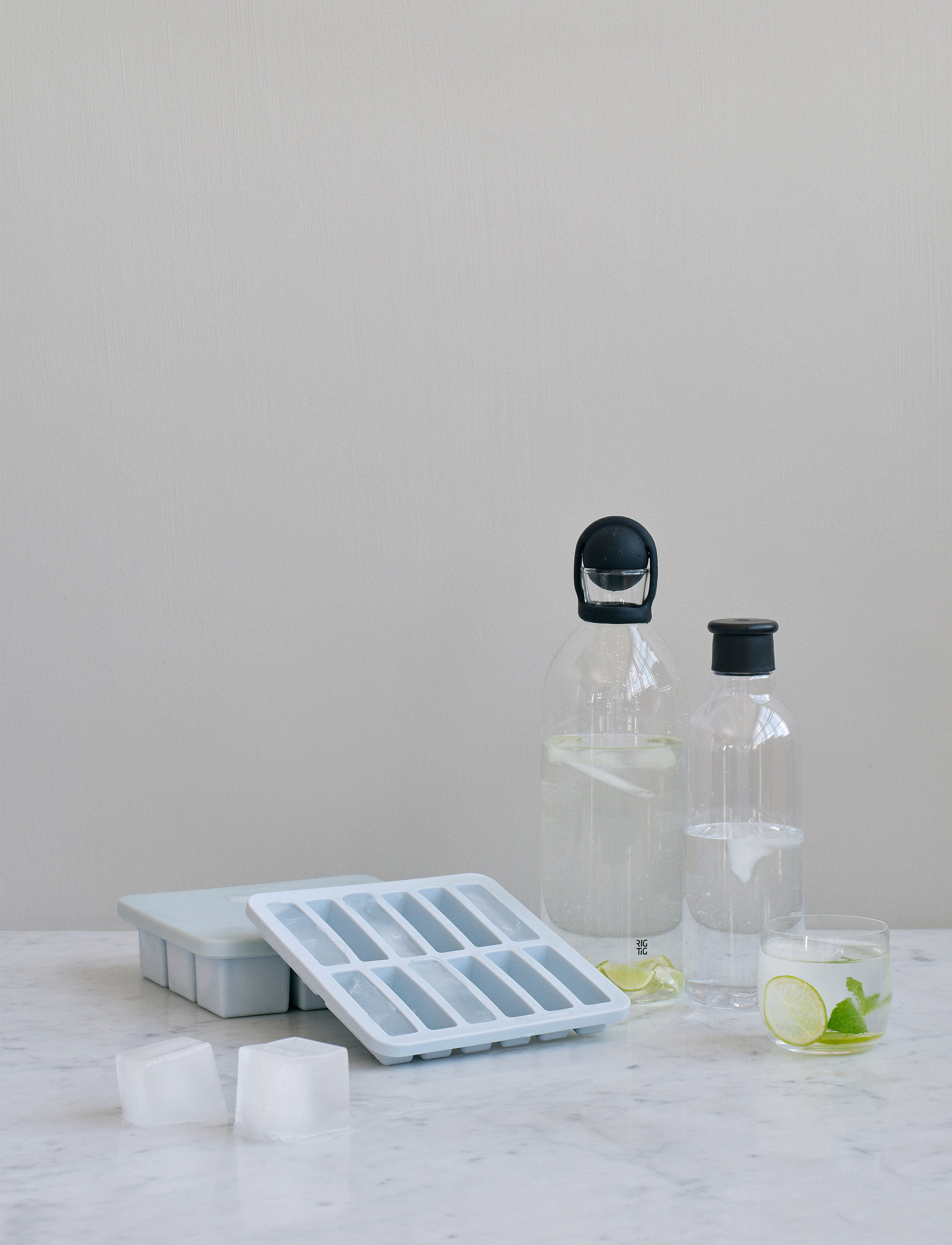 RIG-TIG Freeze-It Isterningbakke Med Låg Light Blue, 19X19X2.5 cm, Dining & Table Accessories, Blau - Ice Trays, Homeware