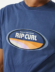 Rip Curl - SURF REVIVAL MUMMA TEE - najniższe ceny - washed navy - 4
