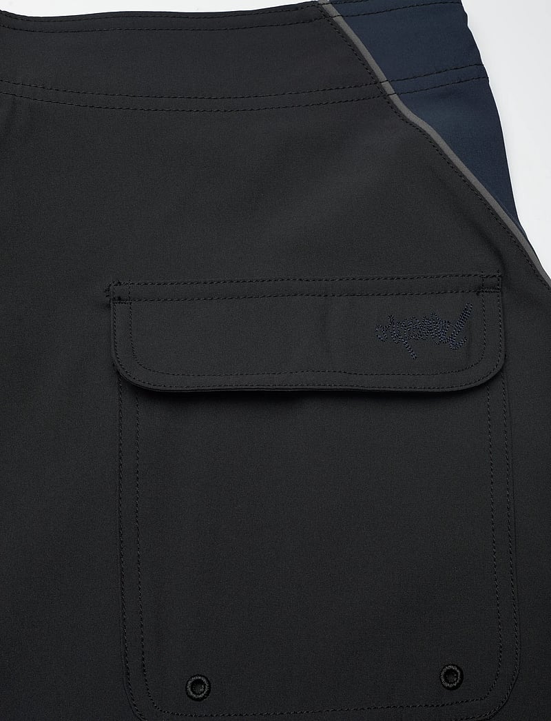 Rip Curl - MIRAGE PANEL BEATER - lühikesed ujumispüksid - black - 5