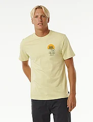 Rip Curl - KEEP ON TRUCKING TEE - short-sleeved t-shirts - vintage yellow - 2