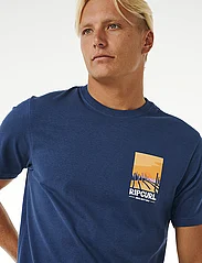 Rip Curl - KEEP ON TRUCKING TEE - short-sleeved t-shirts - washed navy - 5