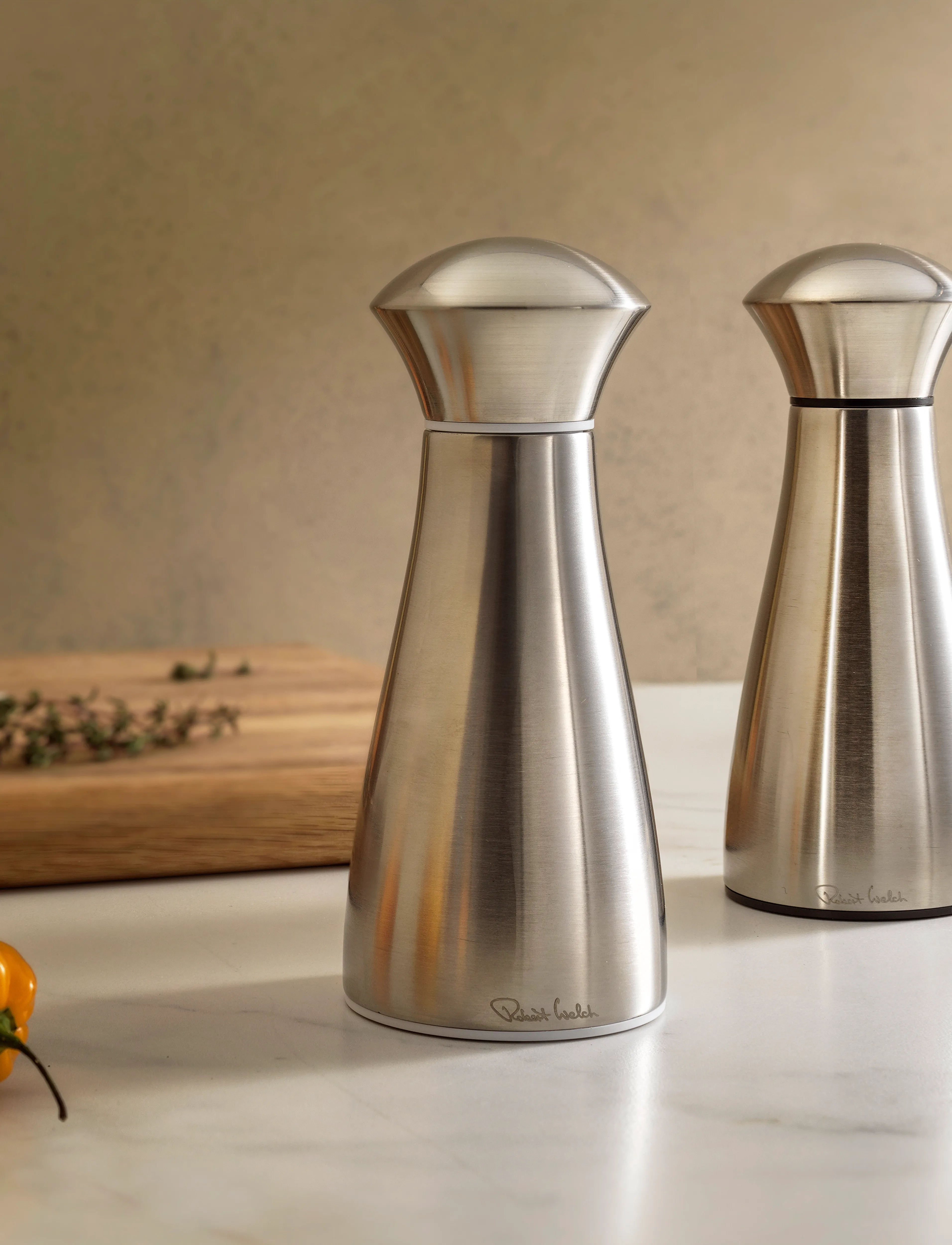Robert Welch Signature (Sa) Medium Mills And Ss Tray 3-Piece, One Size, Silver, Kværne > Salt- Og Peberbøsser, Unisex