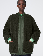 RODEBJER - Rodebjer Alora - faux fur - ivy green - 2
