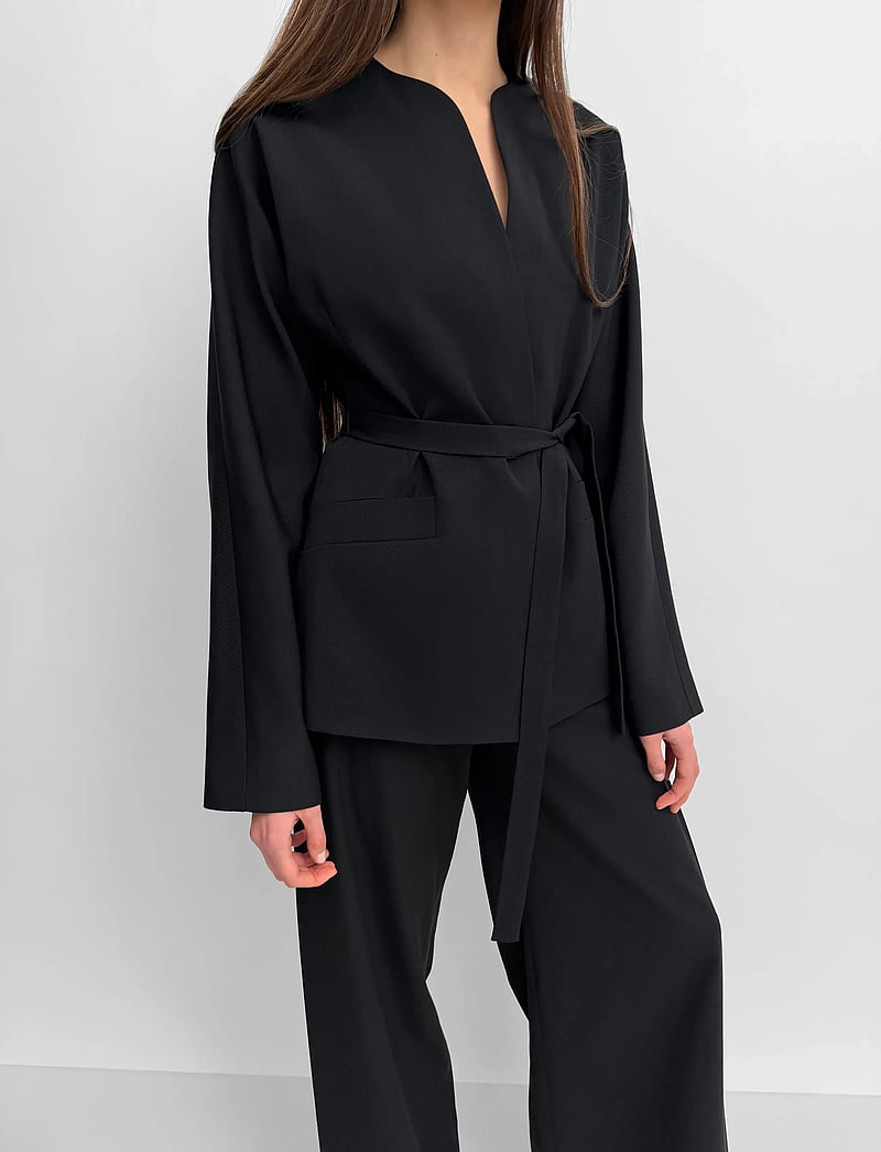 RODEBJER - Rodebjer Faro Fluid - blazere med belte - black - 5