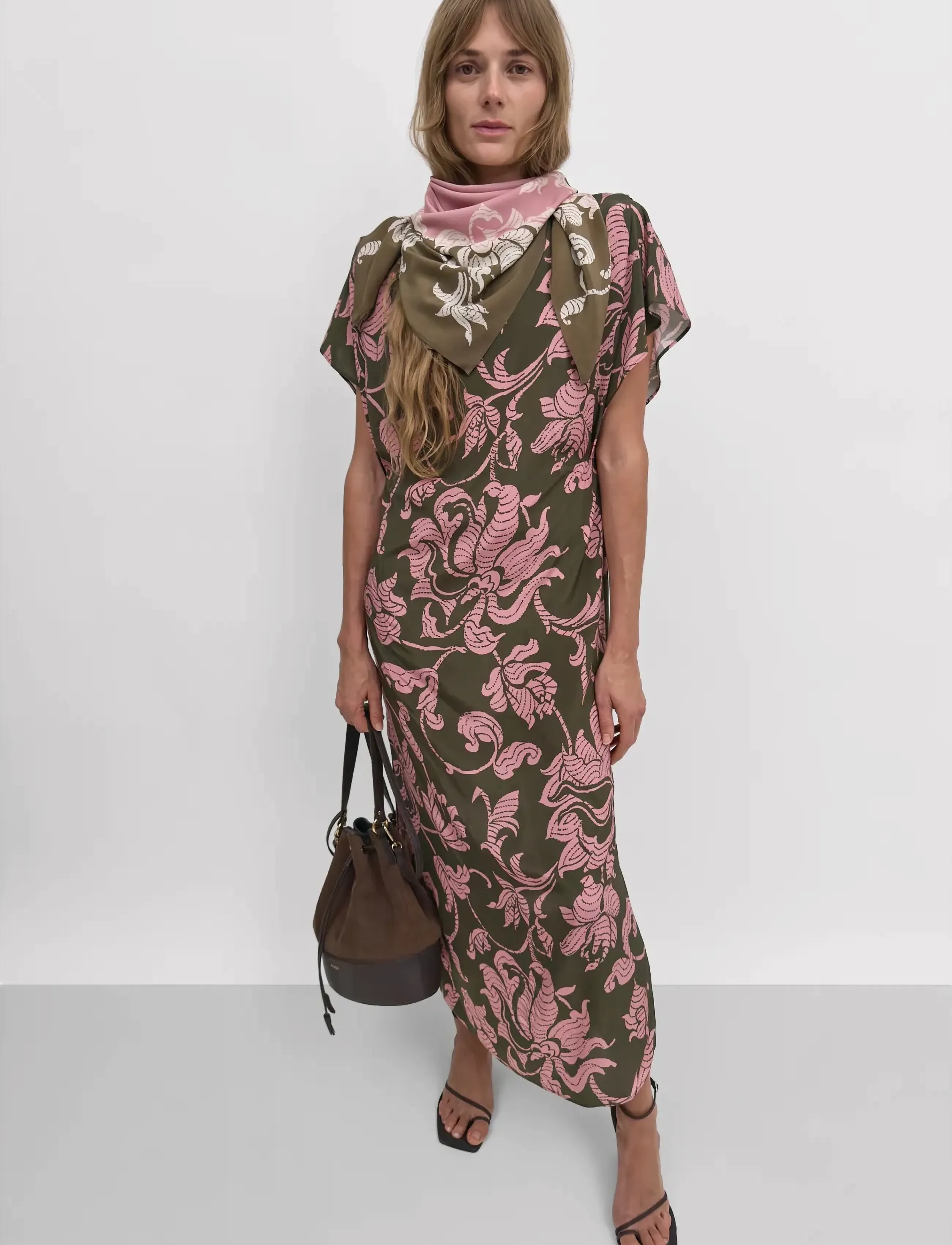 RODEBJER Rodebjer Amalfi French Lily - Sukienki - OLIVE/PINK / khaki/green