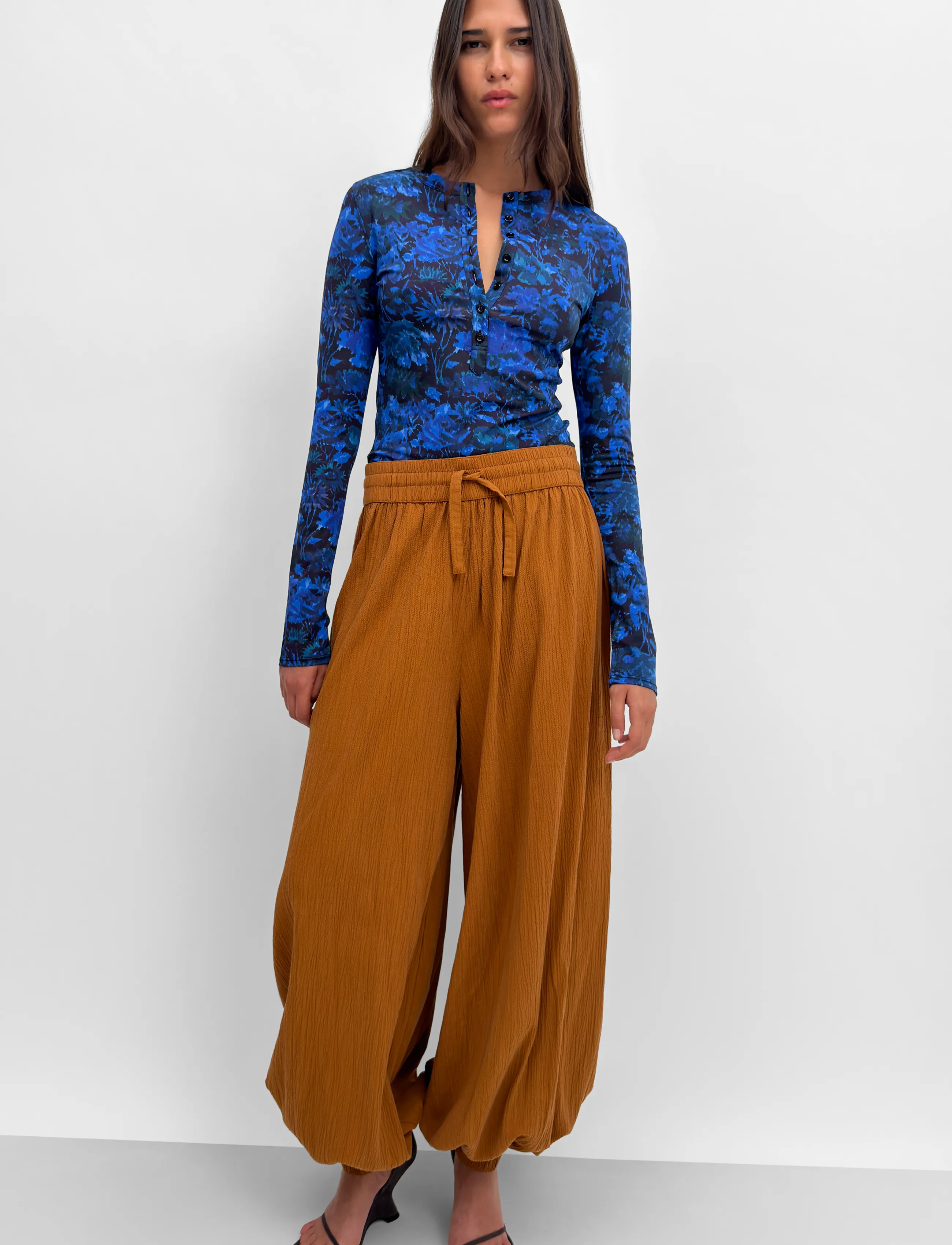 RODEBJER Rodebjer Kiara Prt - T-Shirts & Tops - MYSTIC GARDEN BLUE / blue