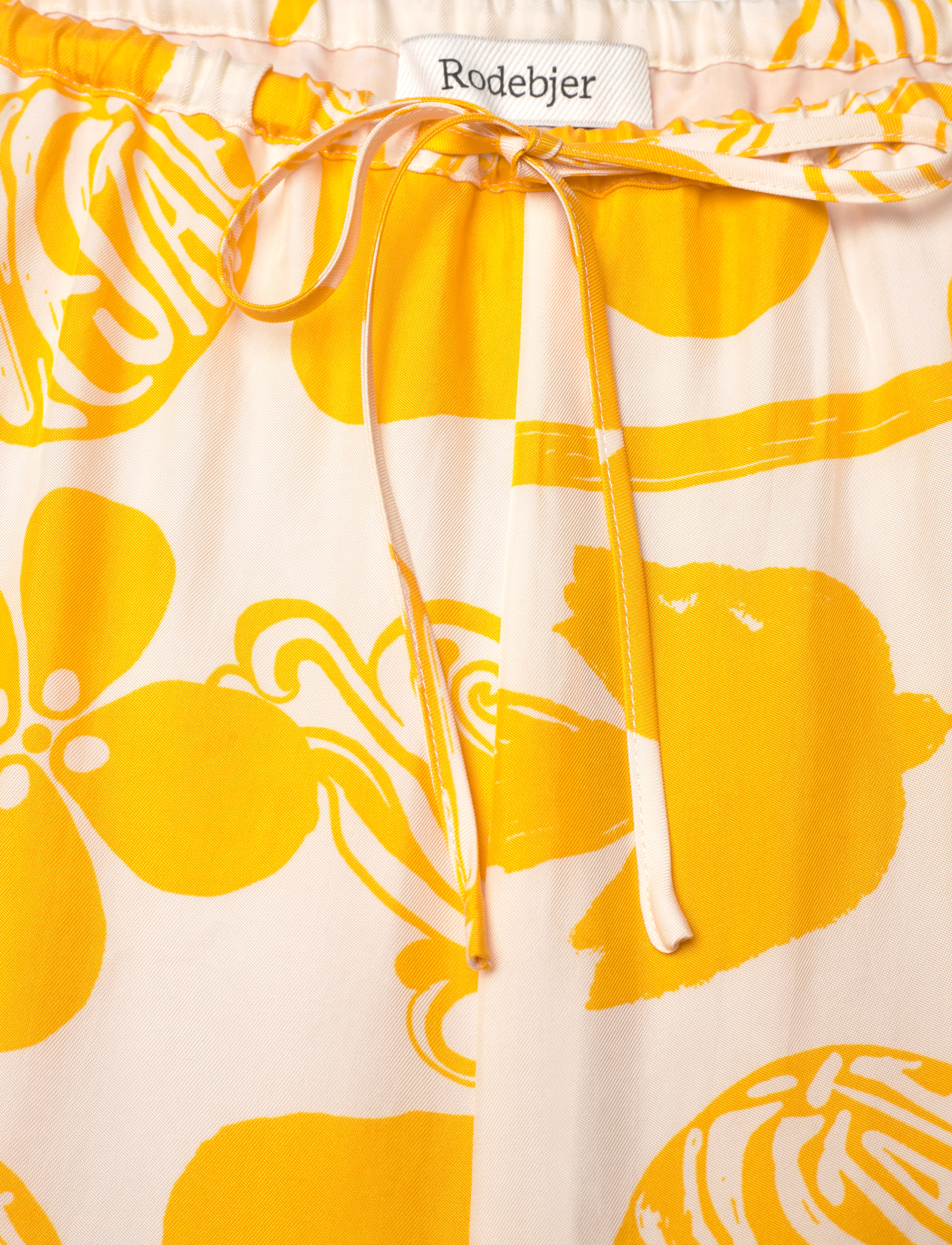 RODEBJER - Rodebjer Lunara Print - leveälahkeiset housut - marigold - 2