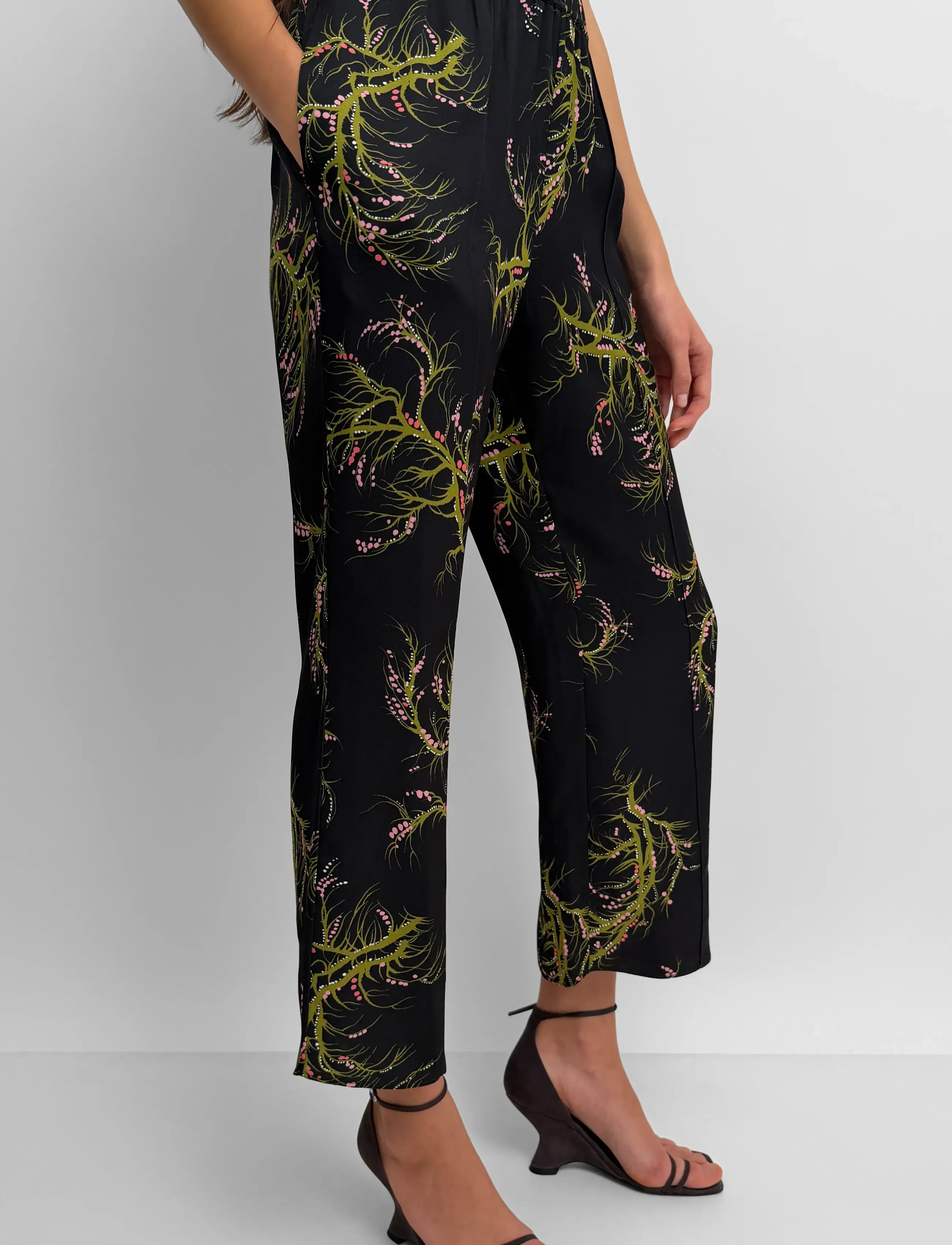RODEBJER Rodebjer Ezra Crop Seaweed - Trousers - BLACK/OLIVE / black