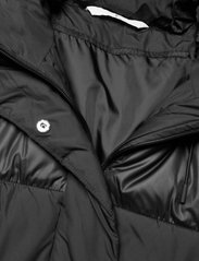 Röhnisch - Glacier Belt Coat - padded coats - black - 2