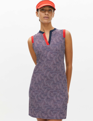 Röhnisch - Abby Sleeveless Dress - sportkleider - hexagon red - 1