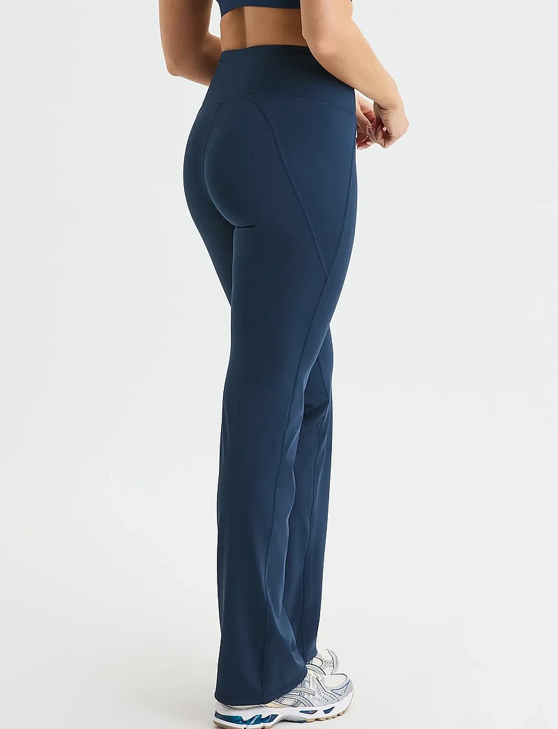 Röhnisch - Flattering High Waist Pants - trainingshosen - space navy - 2