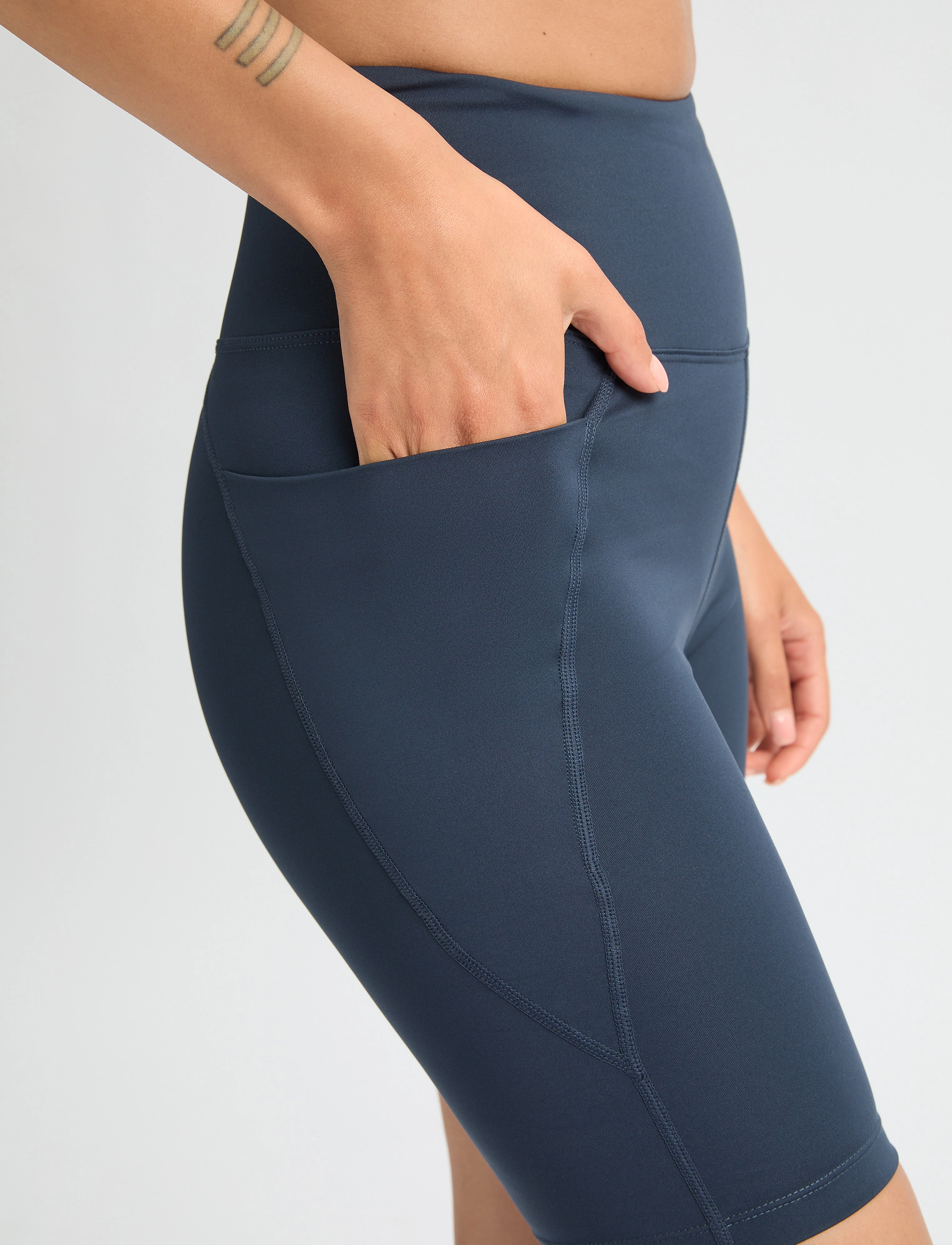 Röhnisch - Flattering High Waist Bike Tights - 1/2 længde - space navy - 4