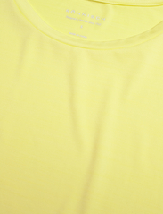 Röhnisch - Eli Loose Tee - t-shirts - yellow iris - 2