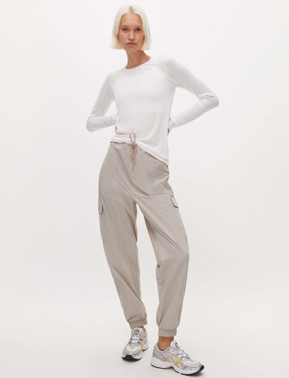 White windbreaker best sale pants