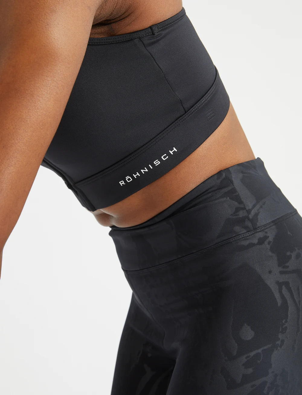 Röhnisch - Essential Zip Sportsbra - hög support - black - 3