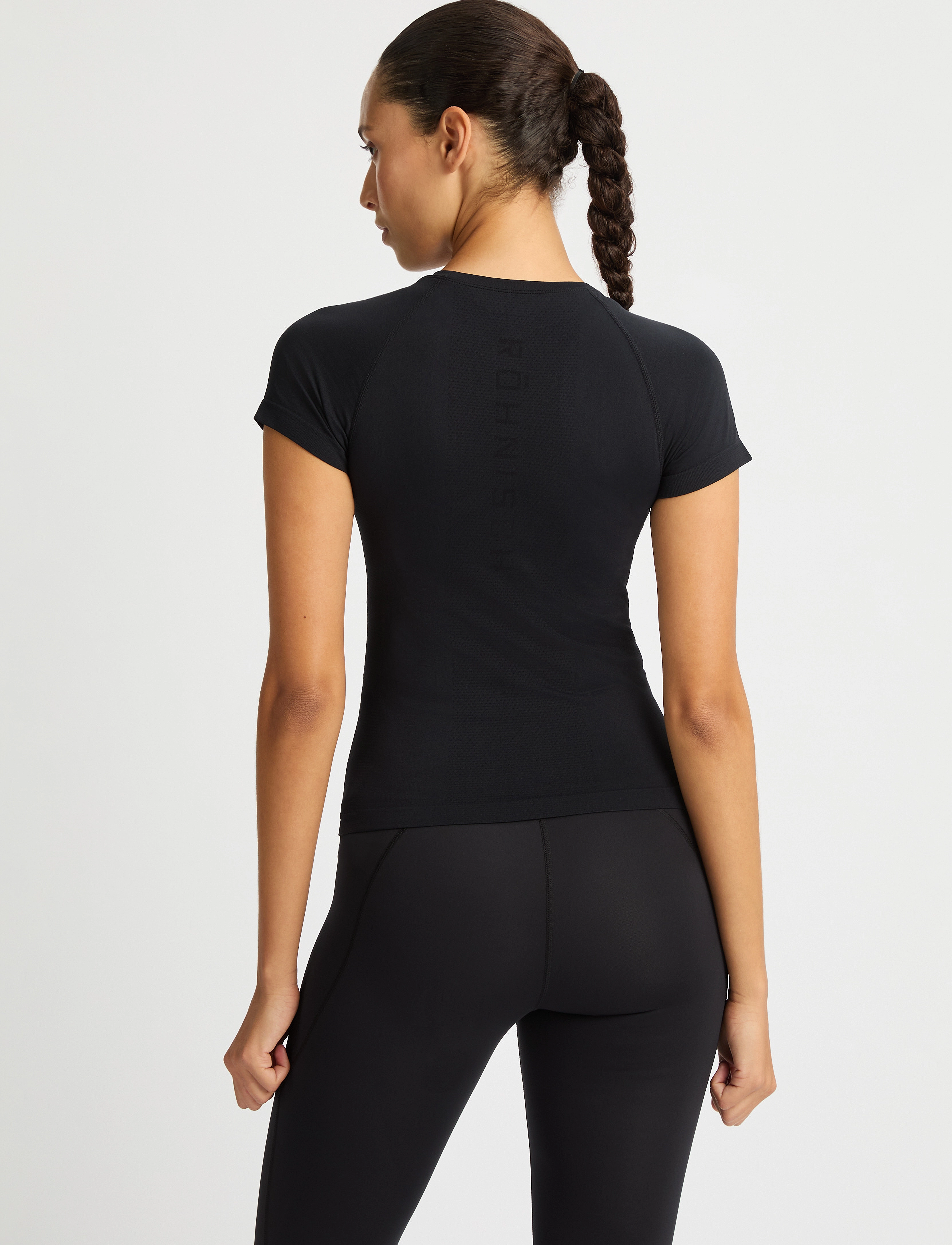 Röhnisch - Seamless Flex Tee - zemākās cenas - black - 2