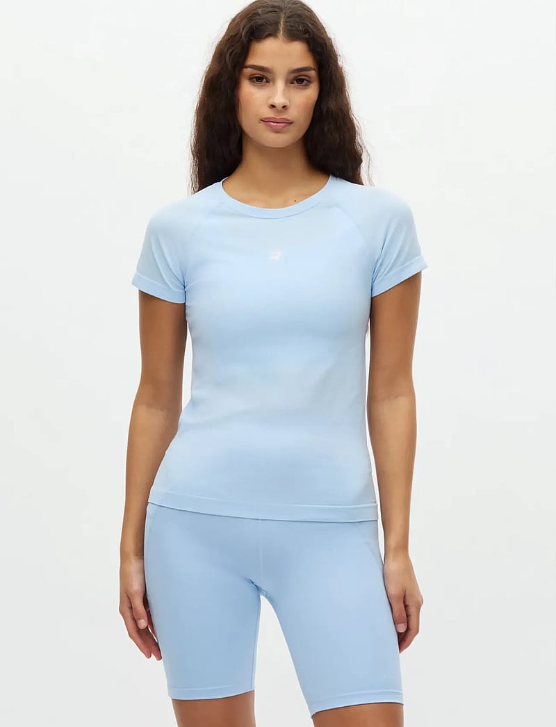 Röhnisch - Seamless Flex Tee - t-shirts - chambray blue - 0