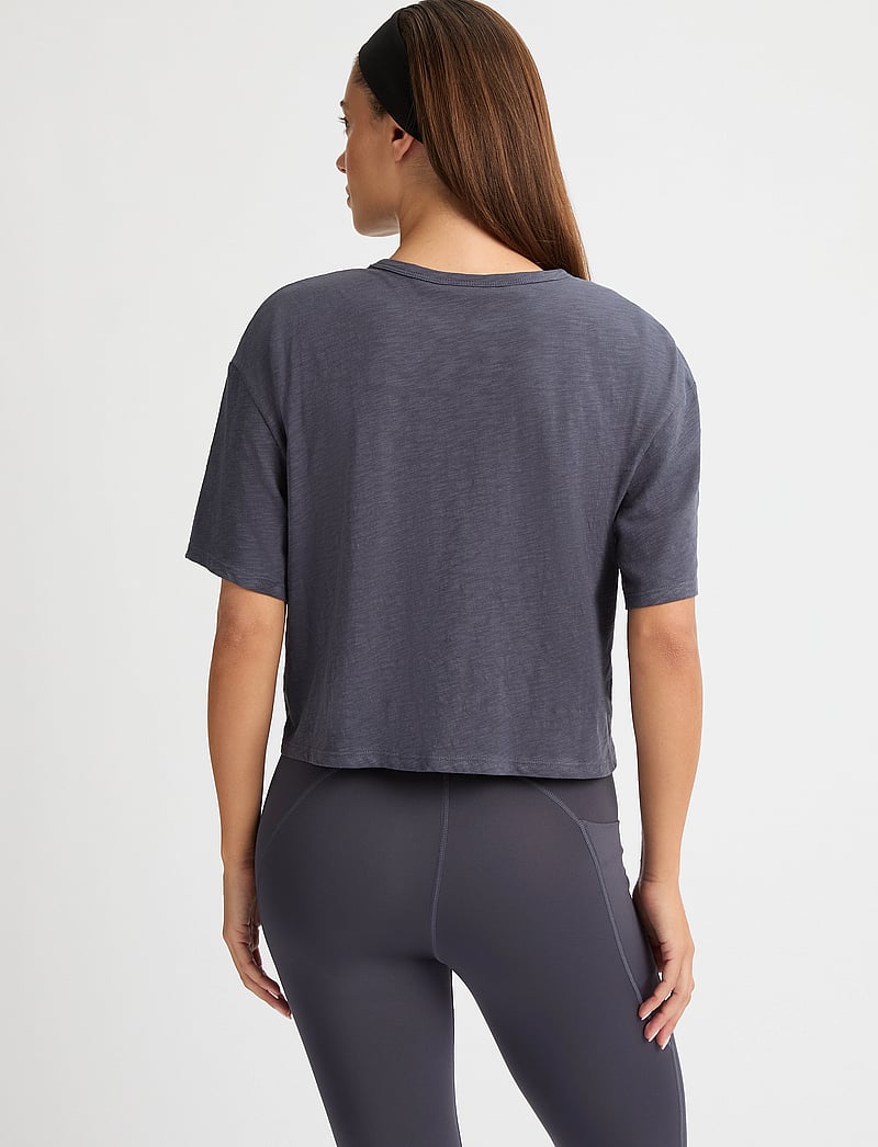 Röhnisch - Slub Cropped Tee - crop tops - dk grey plum - 2