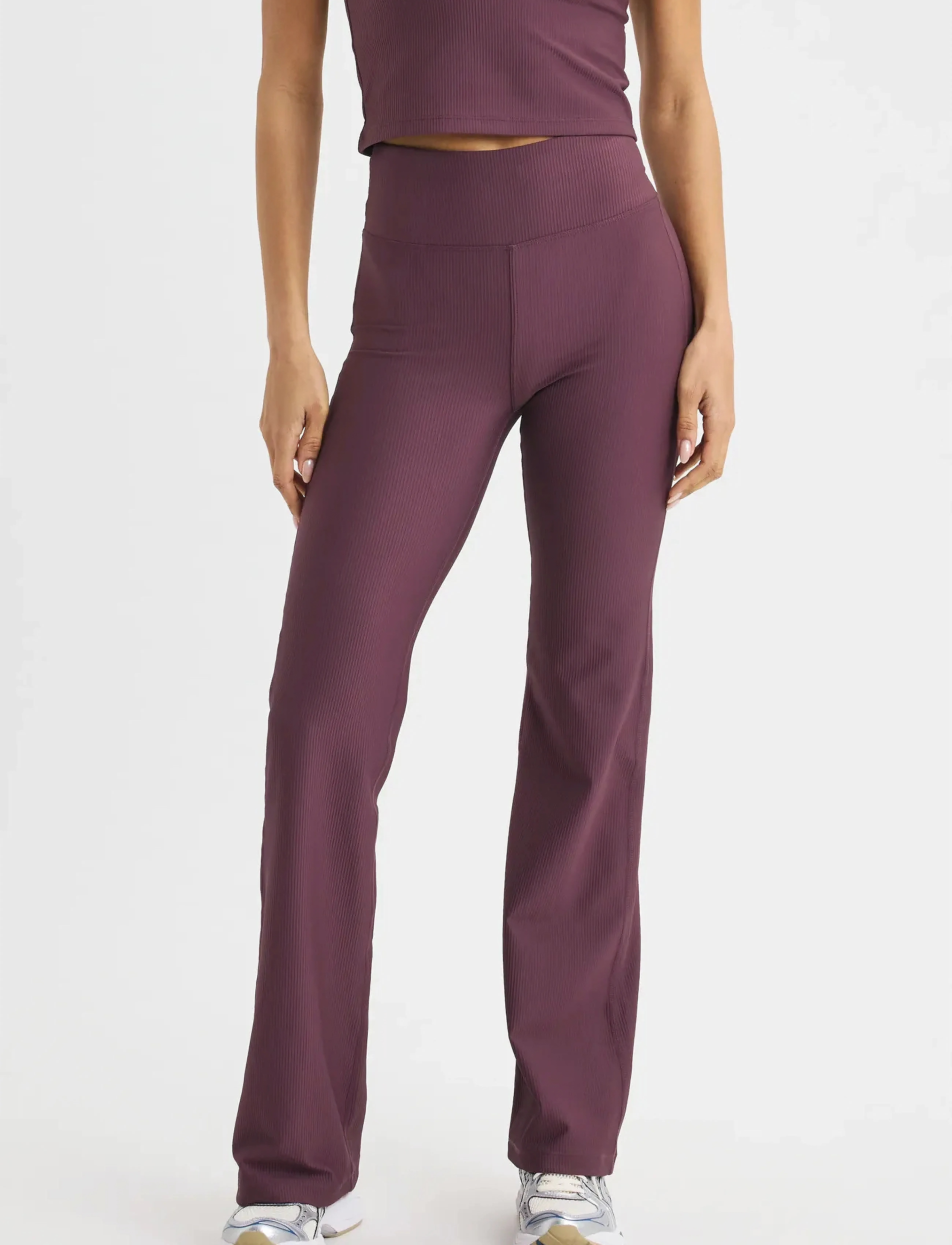 Röhnisch Ribbed R Flare HW Tight - Byxor - HUCKLEBERRY / burgundy