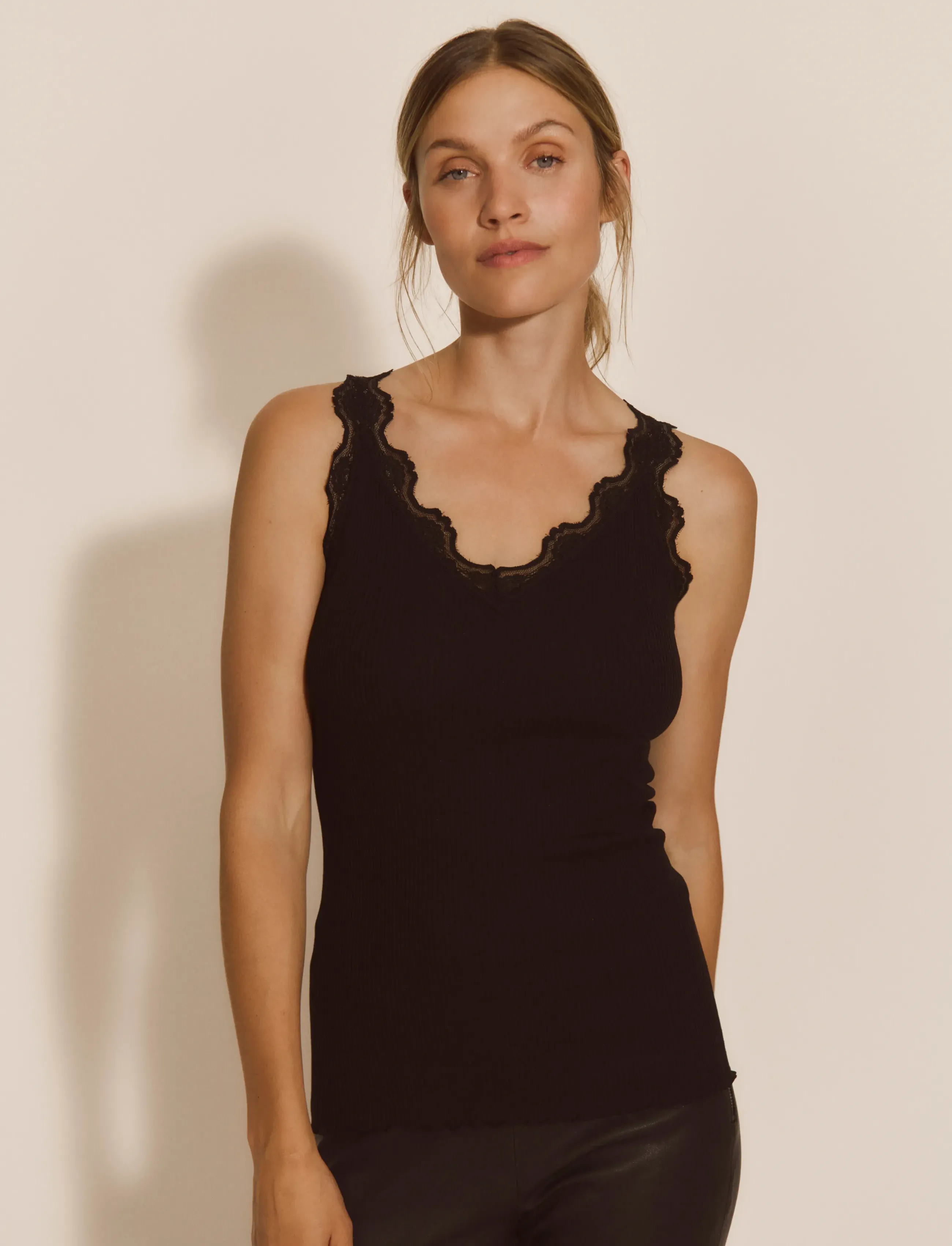 Rosemunde RWBeatha Silk SL V-neck Lace Top - T-shirts & Toppe - BLACK / black